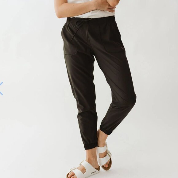 Albion Fit Womens Black Jetsetters Pants Size Medium Petite - Picture 1 of 7